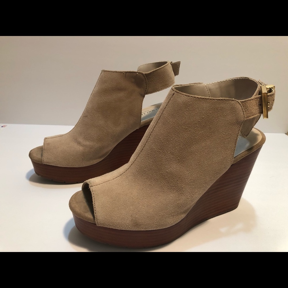 Kenneth Cole Suede Wedge Size 8